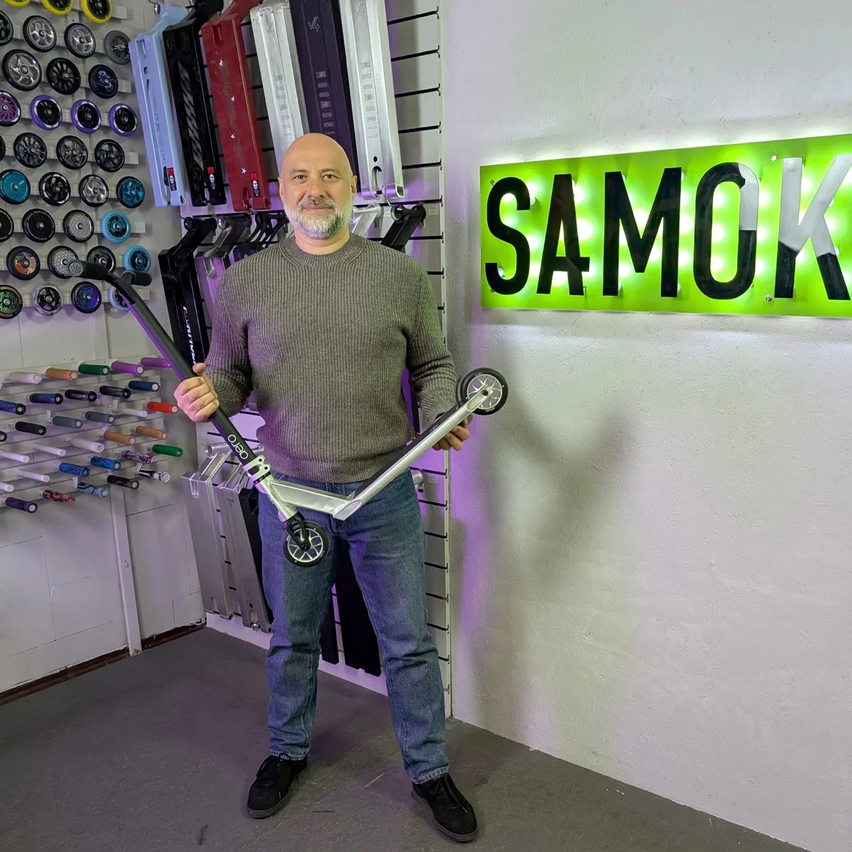 Yaroslav Mashkovskiy at Samokat.ua retail store